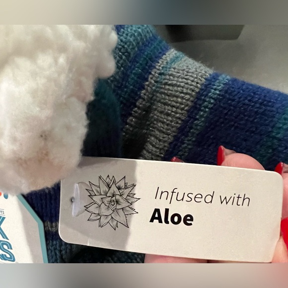 Muk Luks - NWT - Knit Slipper Socks - Green/Blue - Non skid Grip - S/M 6-8 - Picture 4 of 9